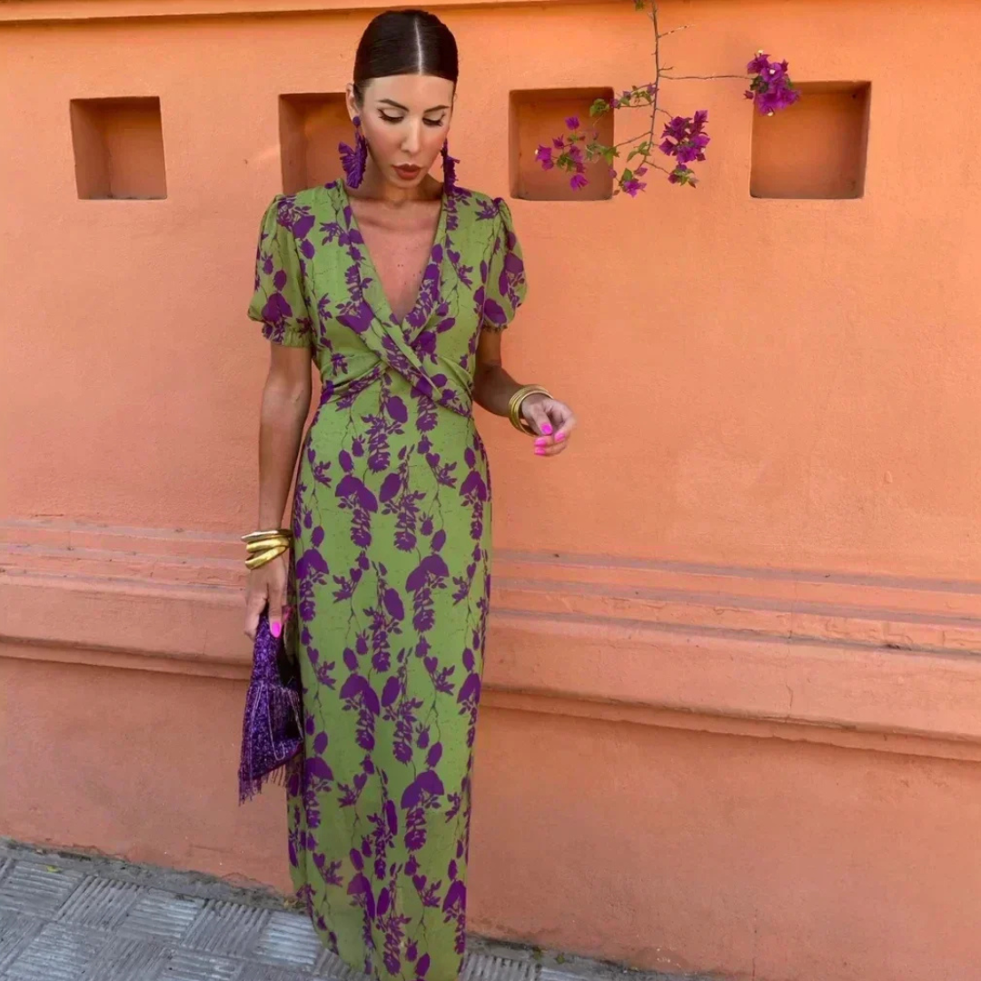 Summer maxi dress for women with floral pattern and V-neck