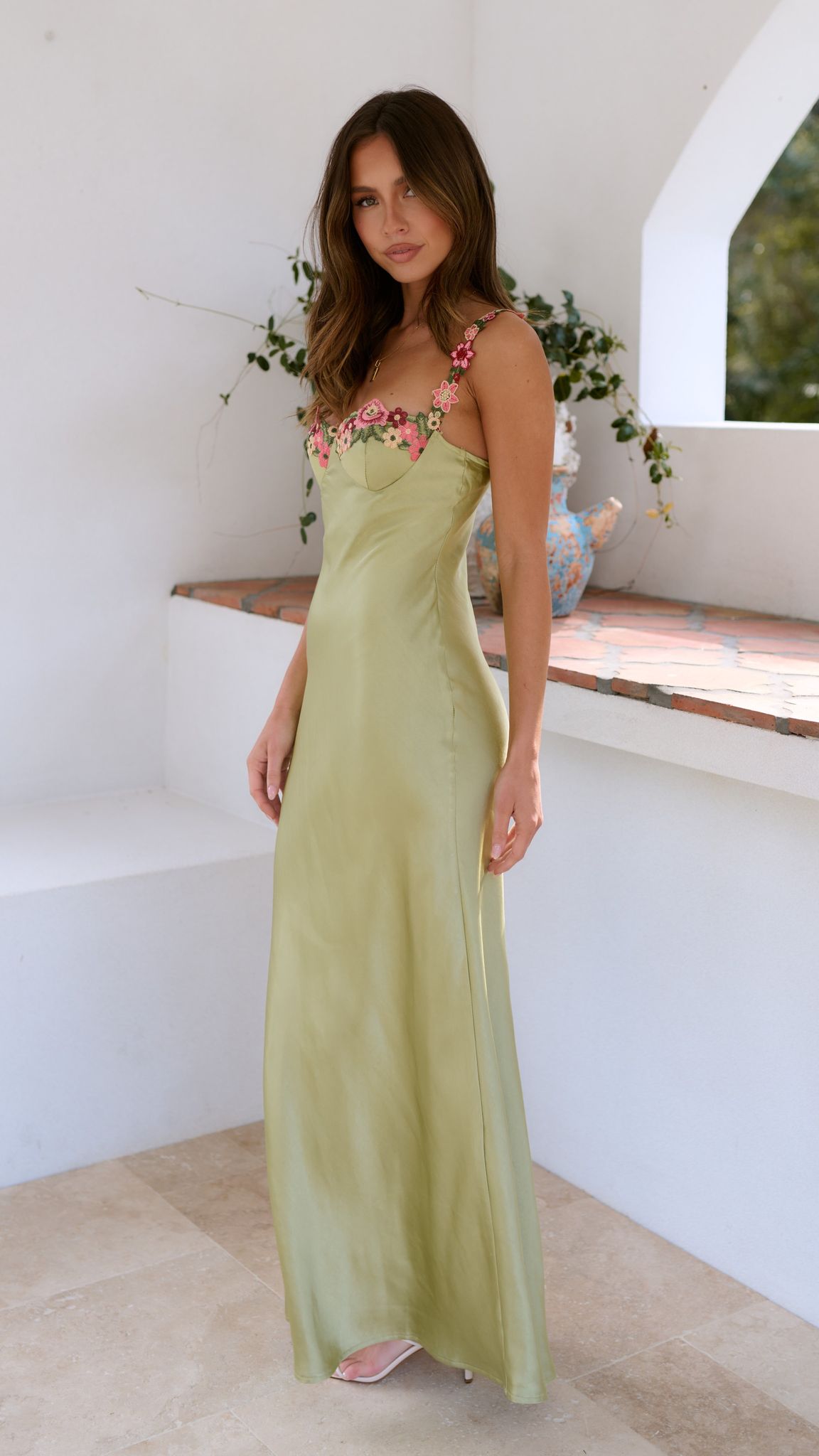Maxi dress for women with floral pattern, spaghetti straps and U-neck