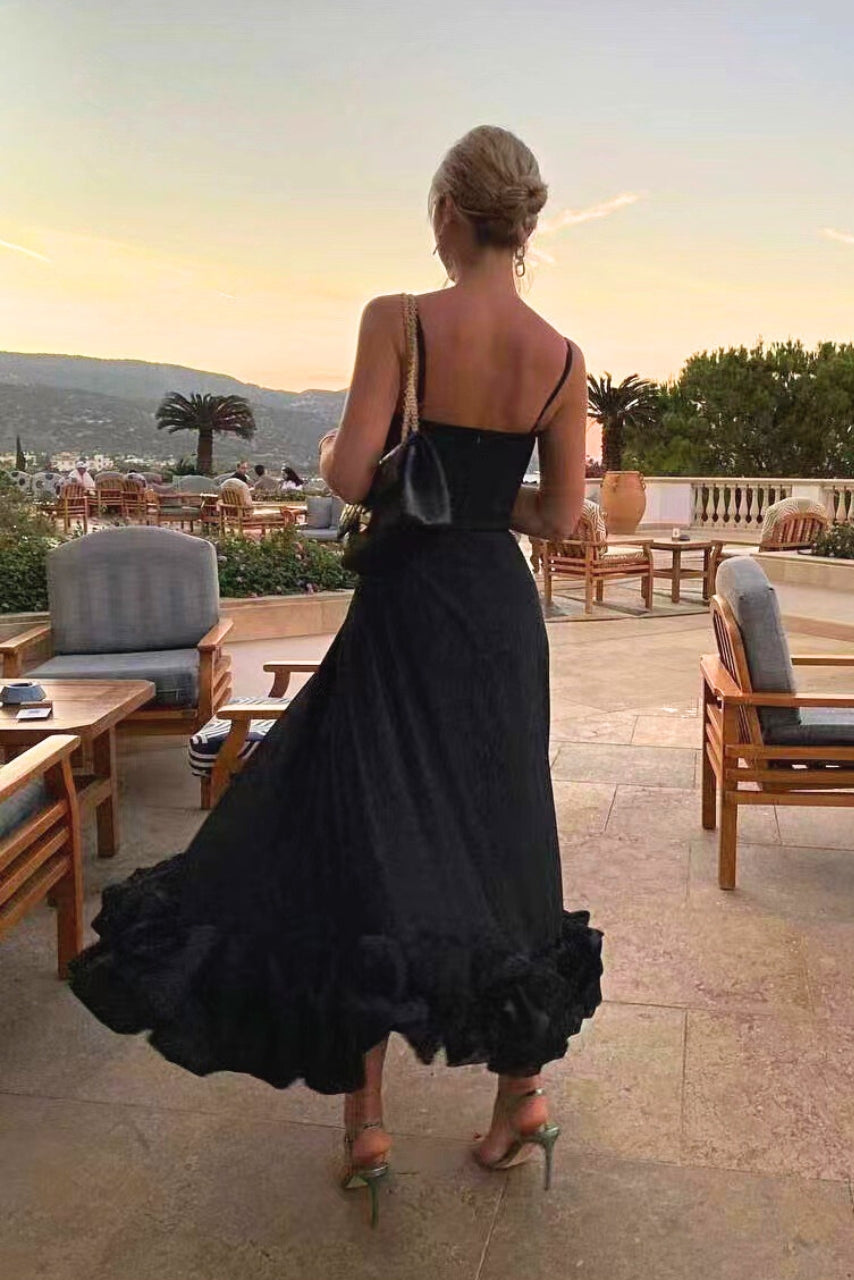 Flowing midi dress for women with a U-neck and ruffled hem