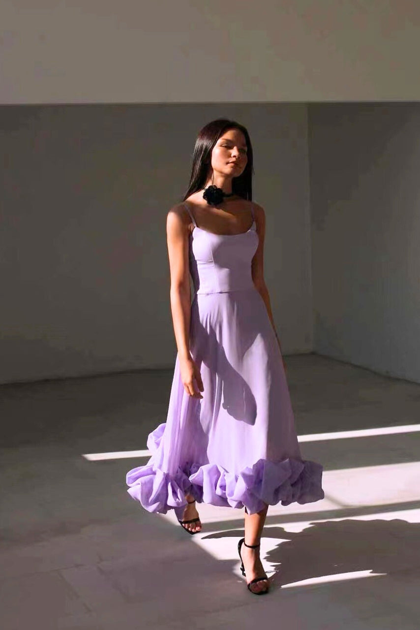 Flowing midi dress for women with a U-neck and ruffled hem