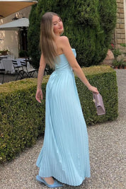 Women's maxi dress made of chiffon blend fabric with pleats and strapless
