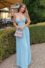 Women's maxi dress made of chiffon blend fabric with pleats and strapless