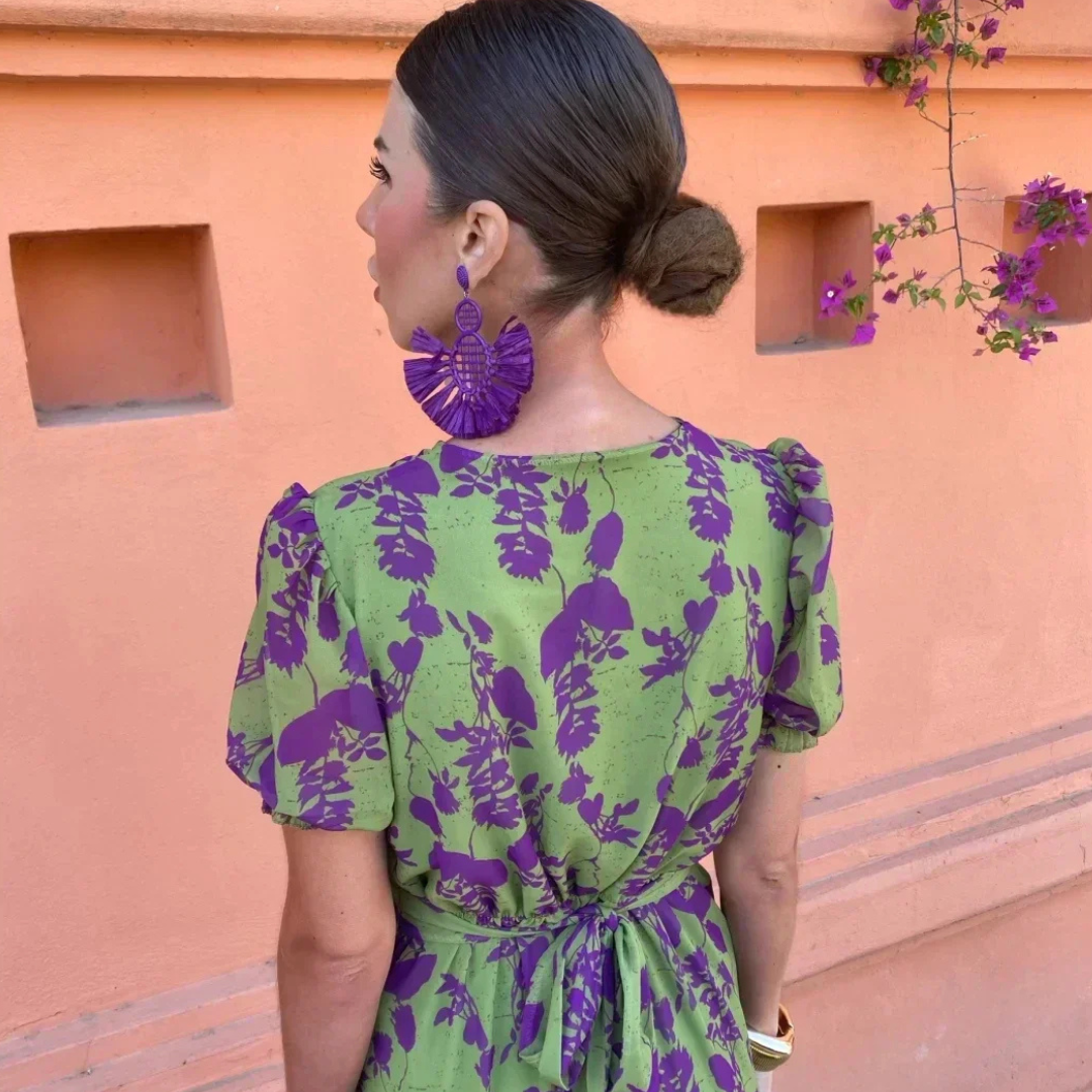 Summer maxi dress for women with floral pattern and V-neck