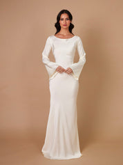 Women's maxi dress with long sleeves and flared skirt