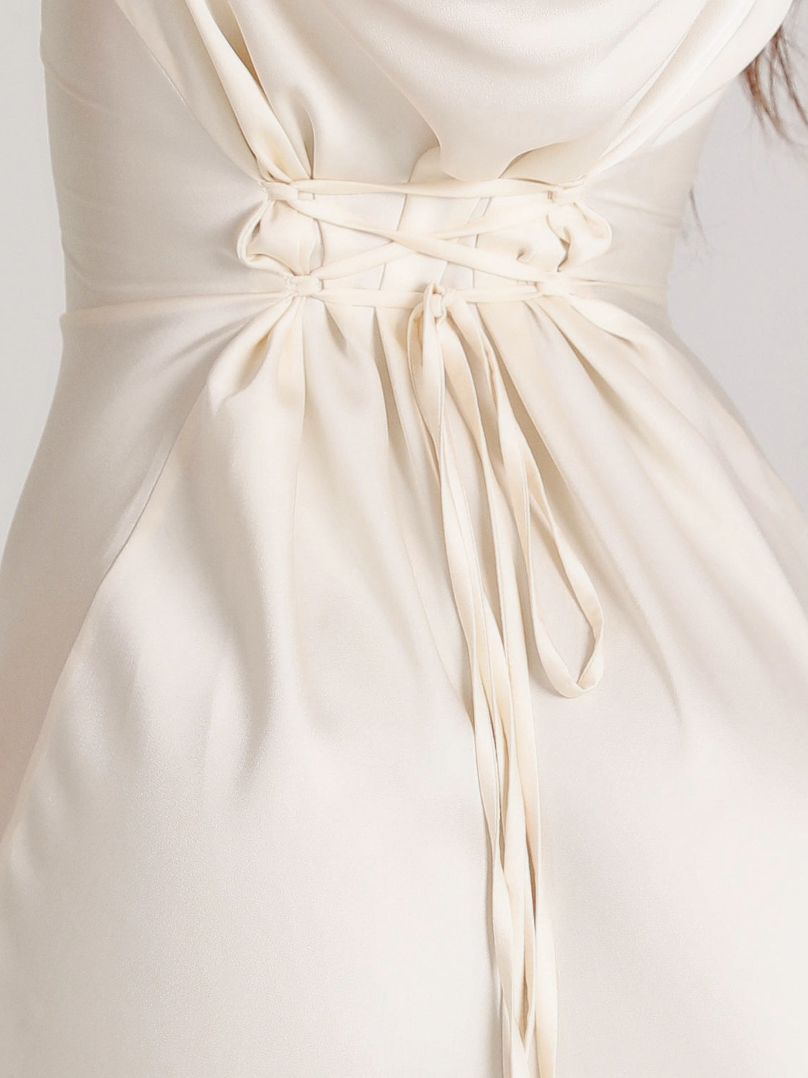 Women's maxi dress with long sleeves and flared skirt