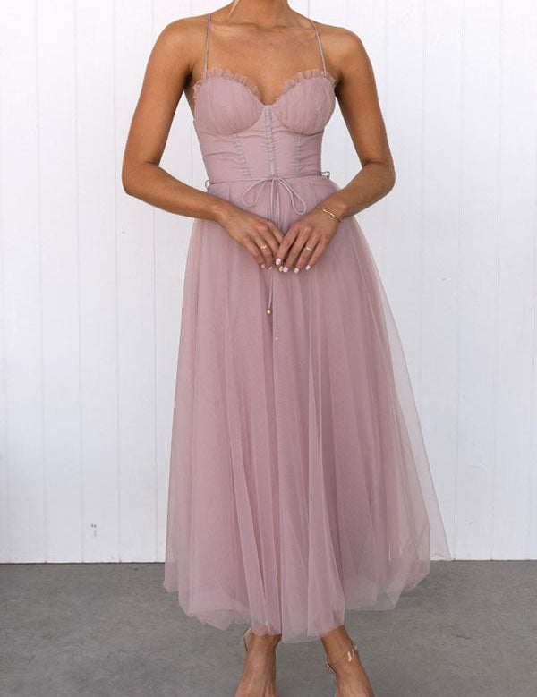 Damen-Midikleid_mit_Spaghettitr_gern_und_mehrlagigem_Rock.jpg