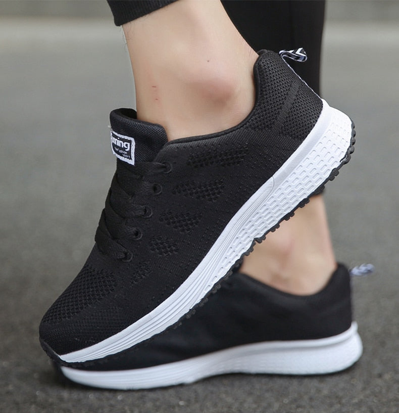 Damen-Schnürschuhe mit niedrigem Schaft und dicker Sohle