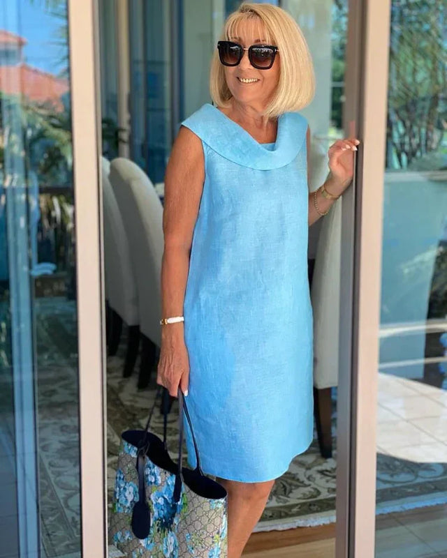 Women's Sheath Dress with Round Neckline and Side Pockets