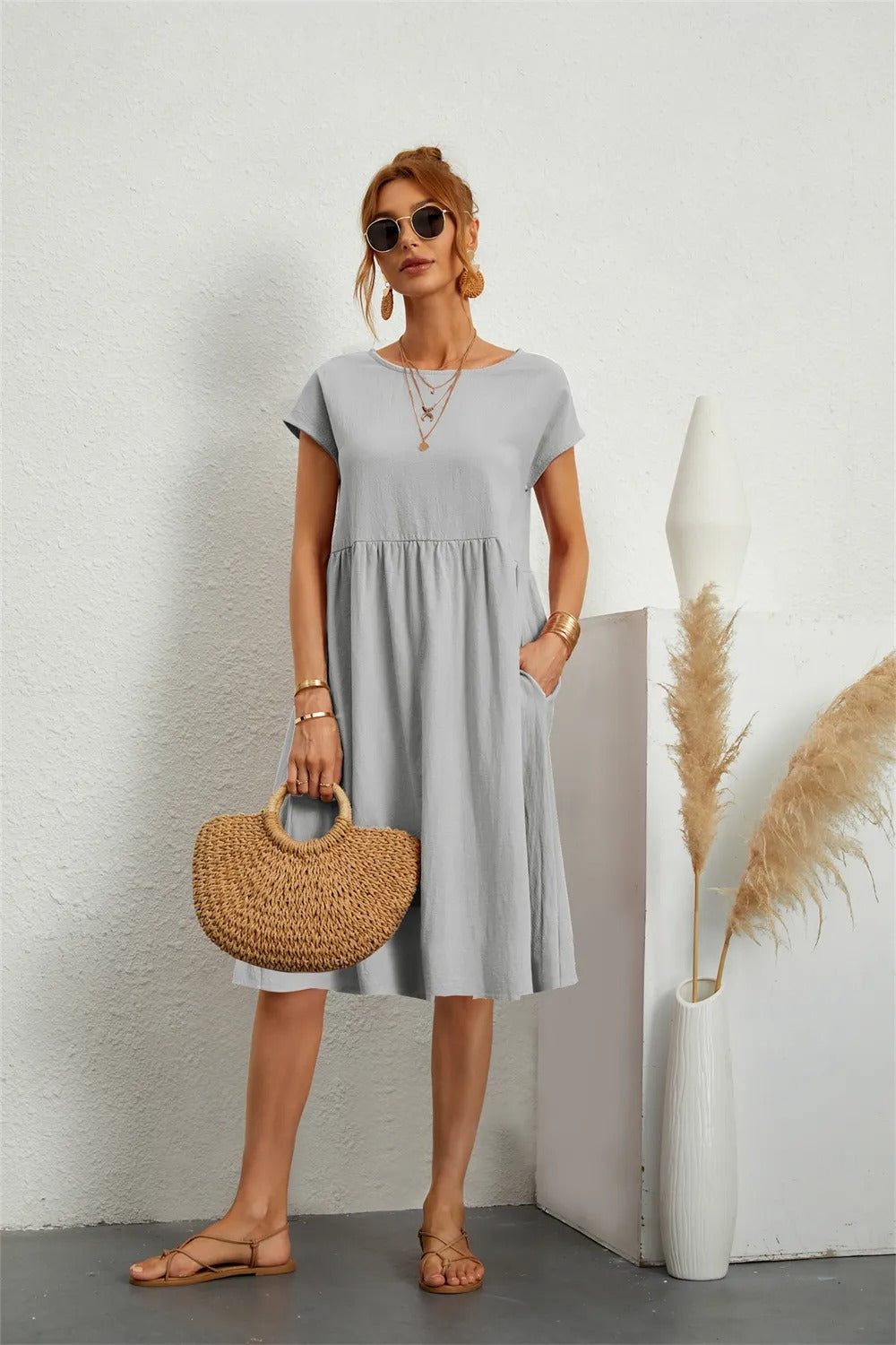 Women's V-neck dress with back zipper