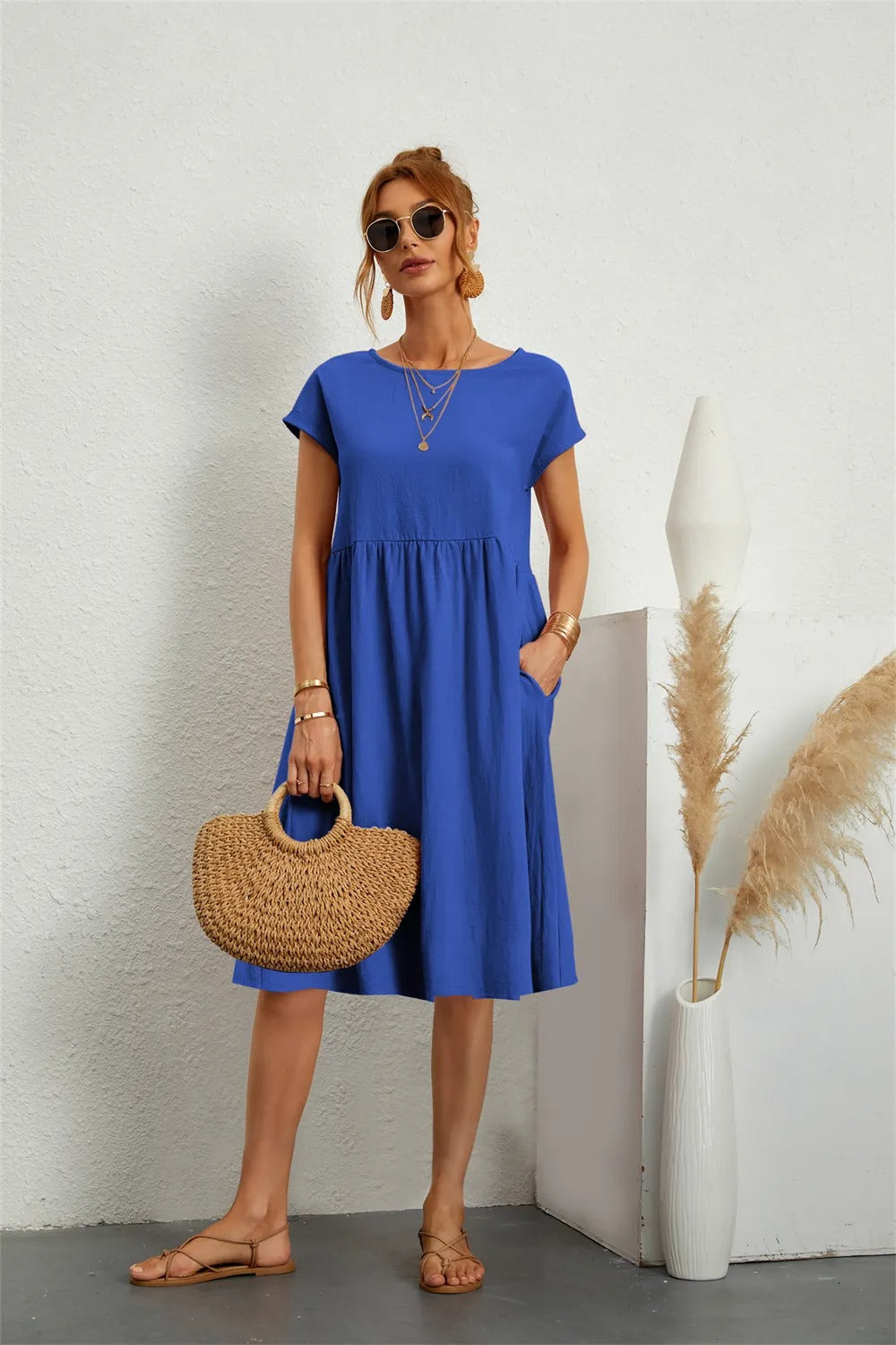 Women's V-neck dress with back zipper
