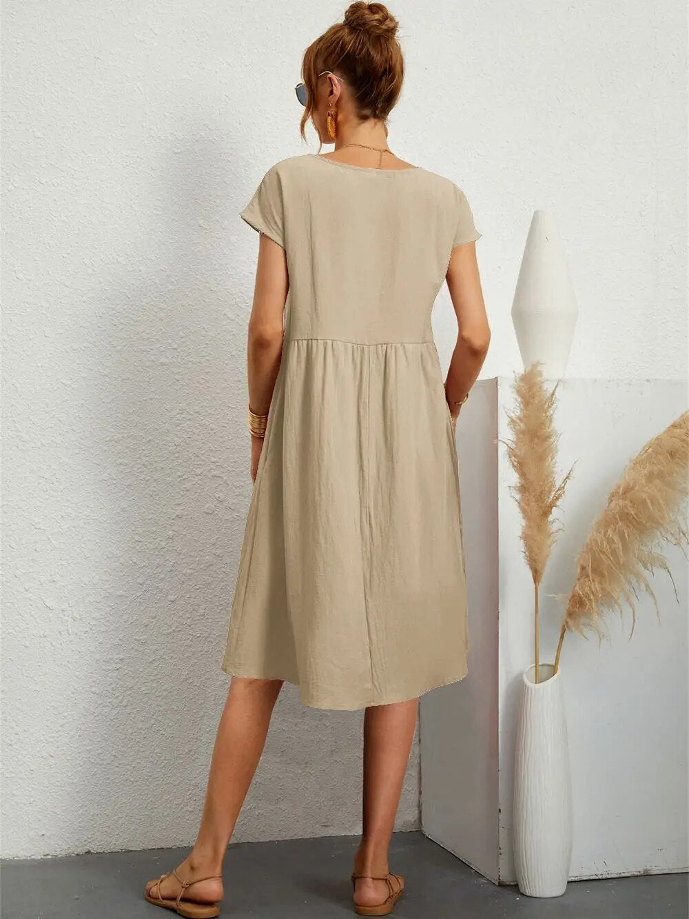 Women's V-neck dress with back zipper