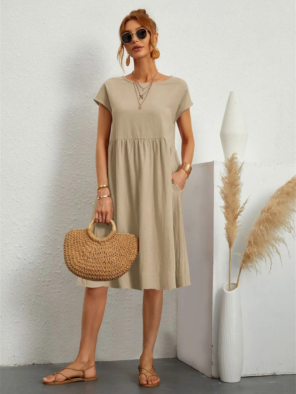 Women's V-neck dress with back zipper