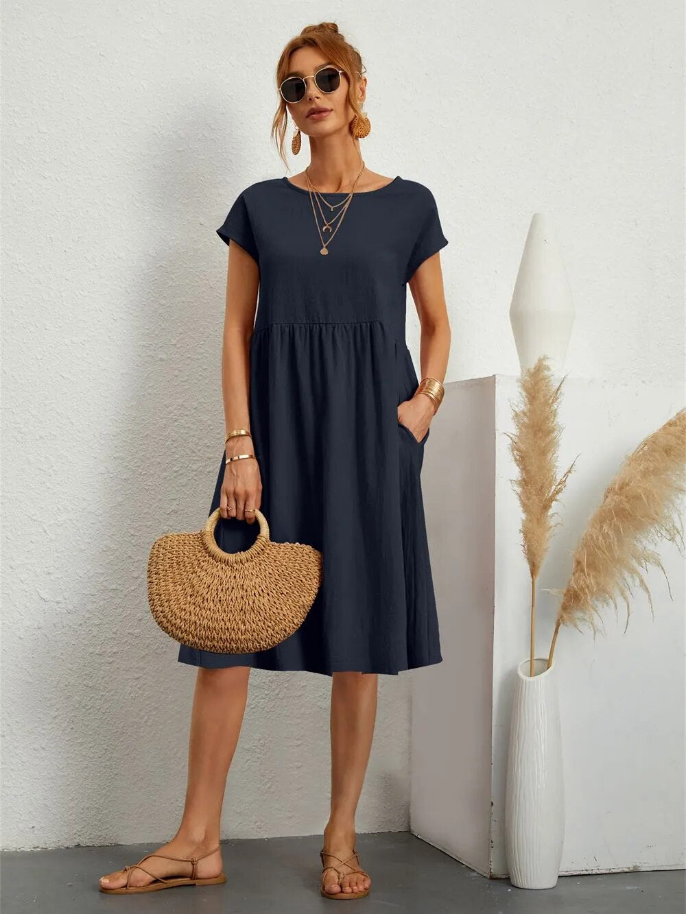 Women's V-neck dress with back zipper