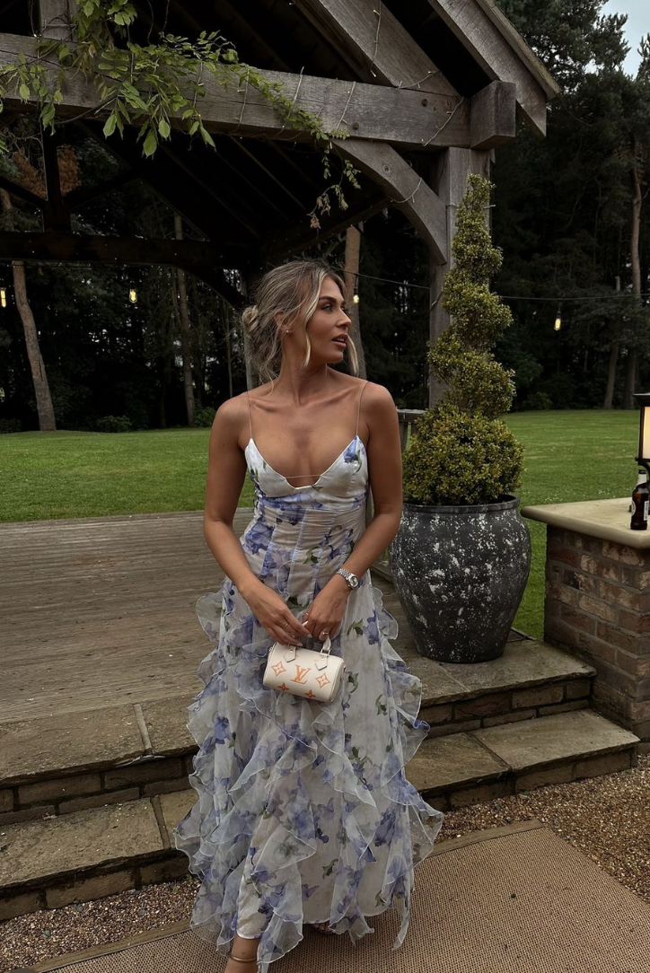 Maxi dress for women with straps, tiered skirt and pleated top