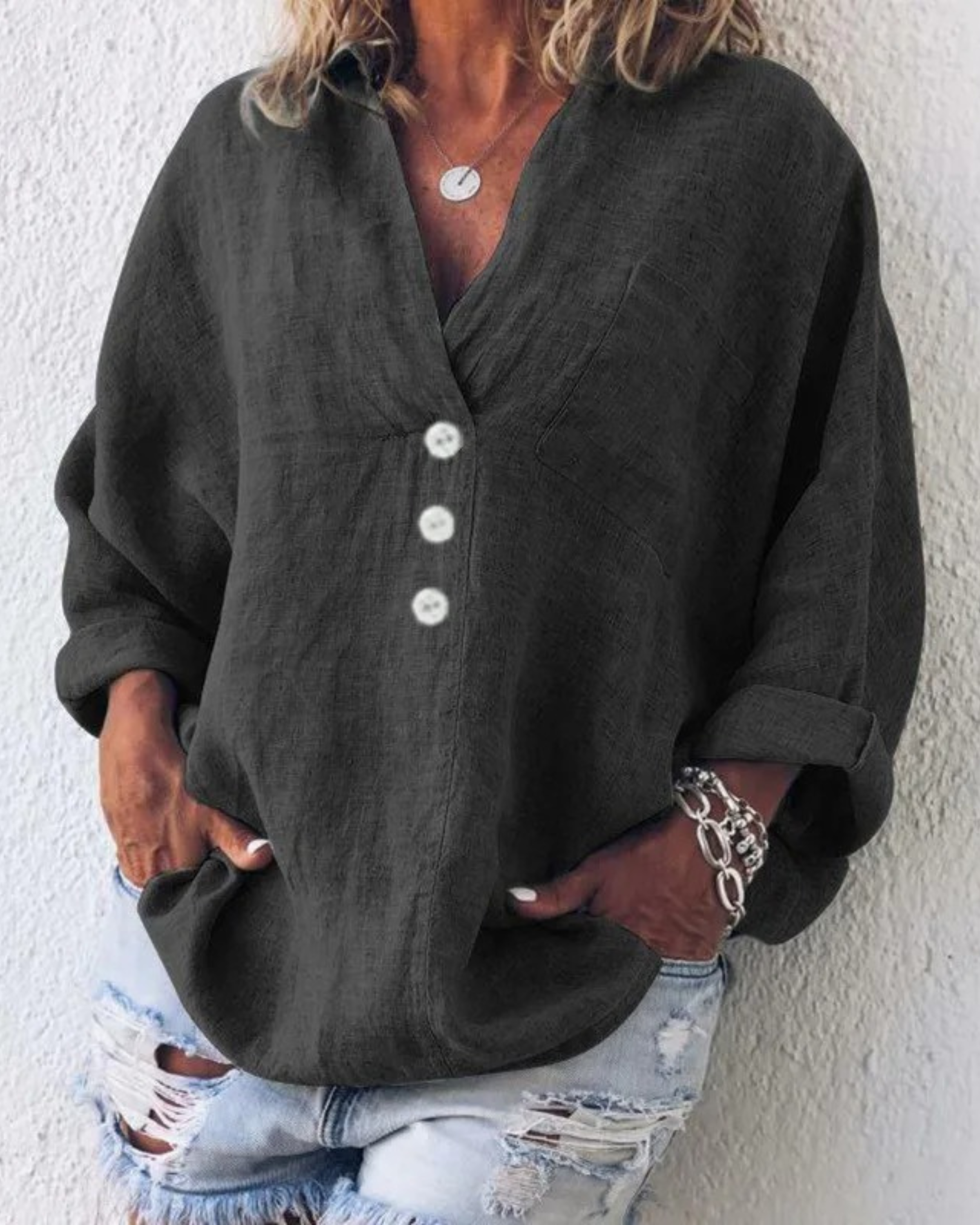 Frauen_Button_Down-Shirt_mit_V_Ausschnitt_und_langen_Armeln__3.png