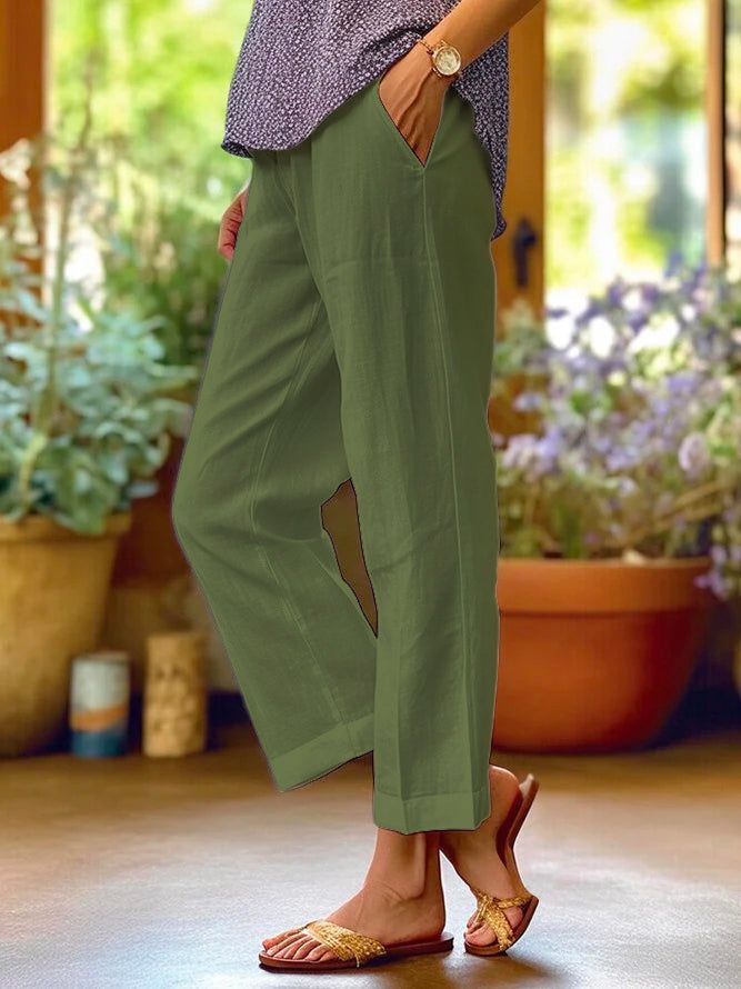 Women with side pockets and turn-up hems