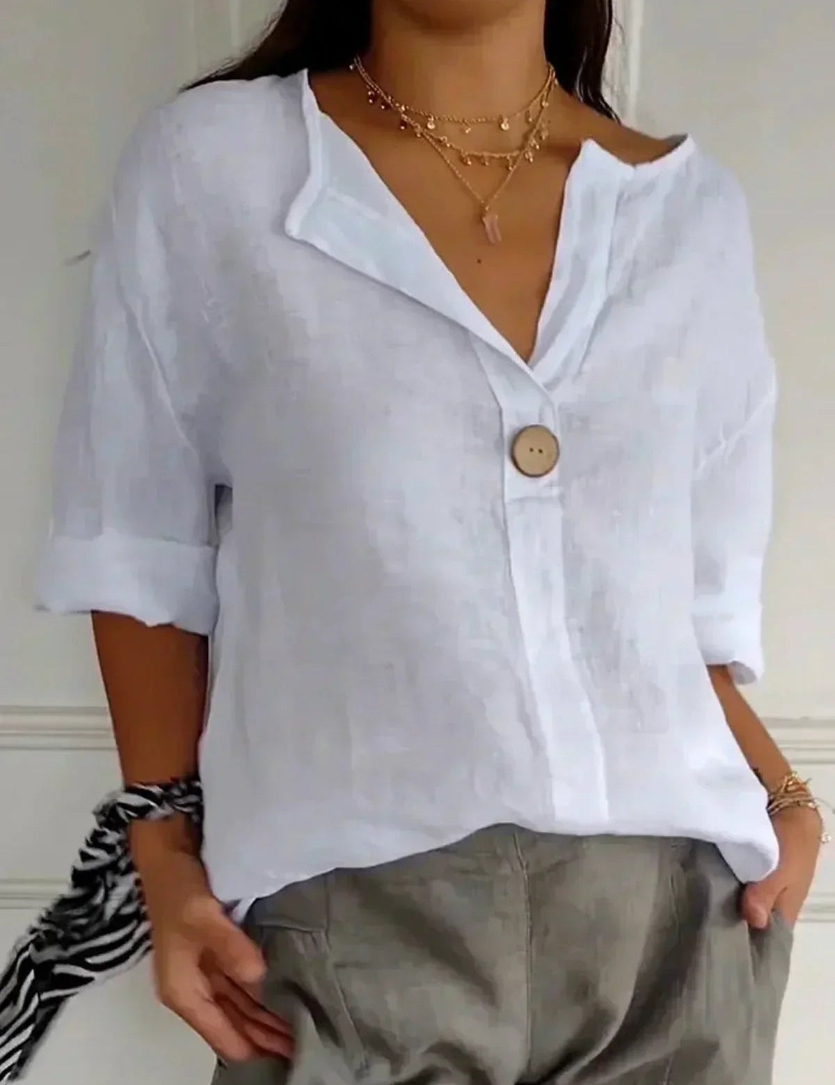Frauen__Freizeit__Button__up__Top__mit__V__Ausschnitt__und__hochgerollten__Armeln__2.jpg