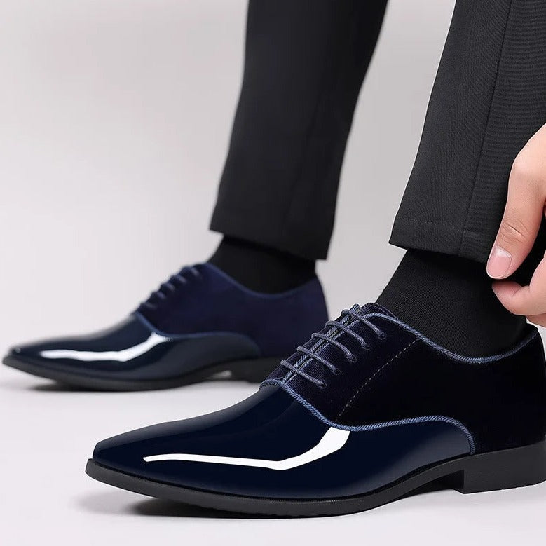 Herren-Oxford-Schuhe mit Lackkappe und Obermaterial aus Wildleder
