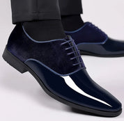Herren-Oxford-Schuhe mit Lackkappe und Obermaterial aus Wildleder
