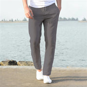 Herrenhose mit weitem Bein und schlichtem Bund