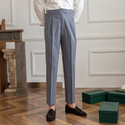 Herrenhose mit hohem Bund und Vorderfalten