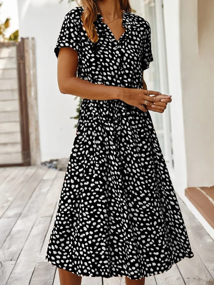 Women's short-sleeved dress with a round neckline and stitched hem