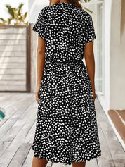 Women's short-sleeved dress with a round neckline and stitched hem