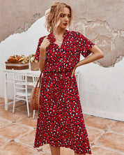Women's short-sleeved dress with a round neckline and stitched hem
