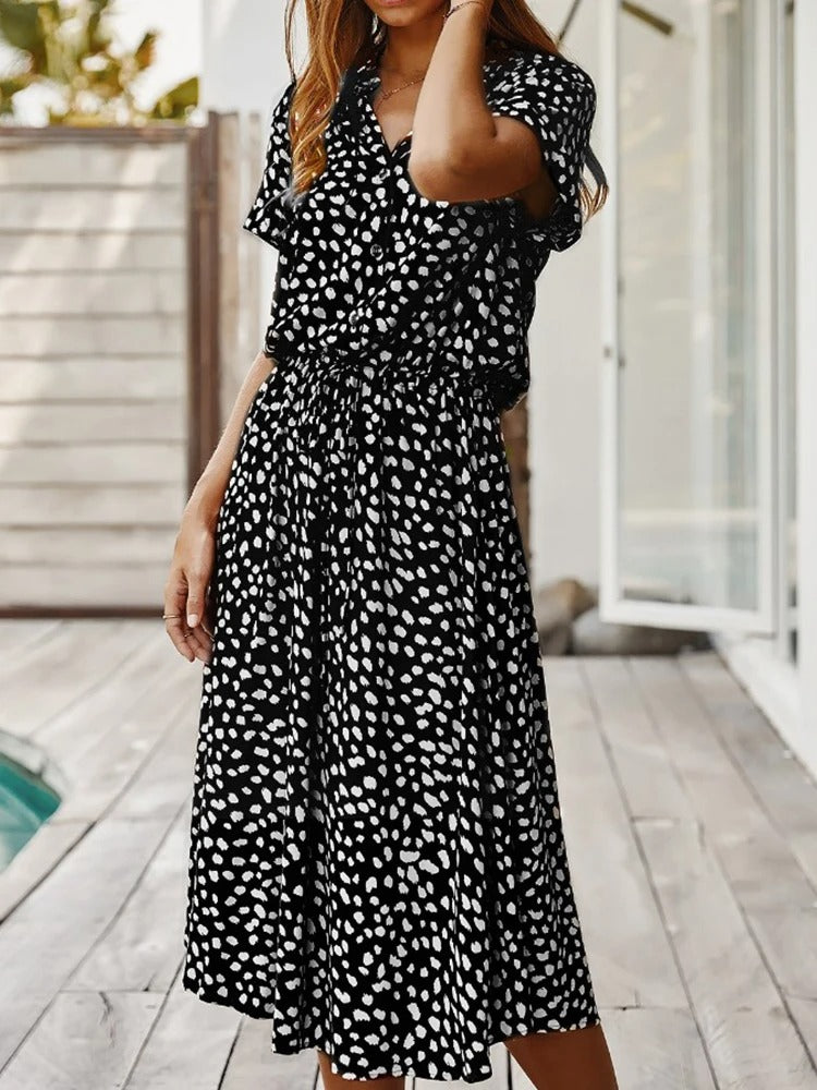 Women's short-sleeved dress with a round neckline and stitched hem