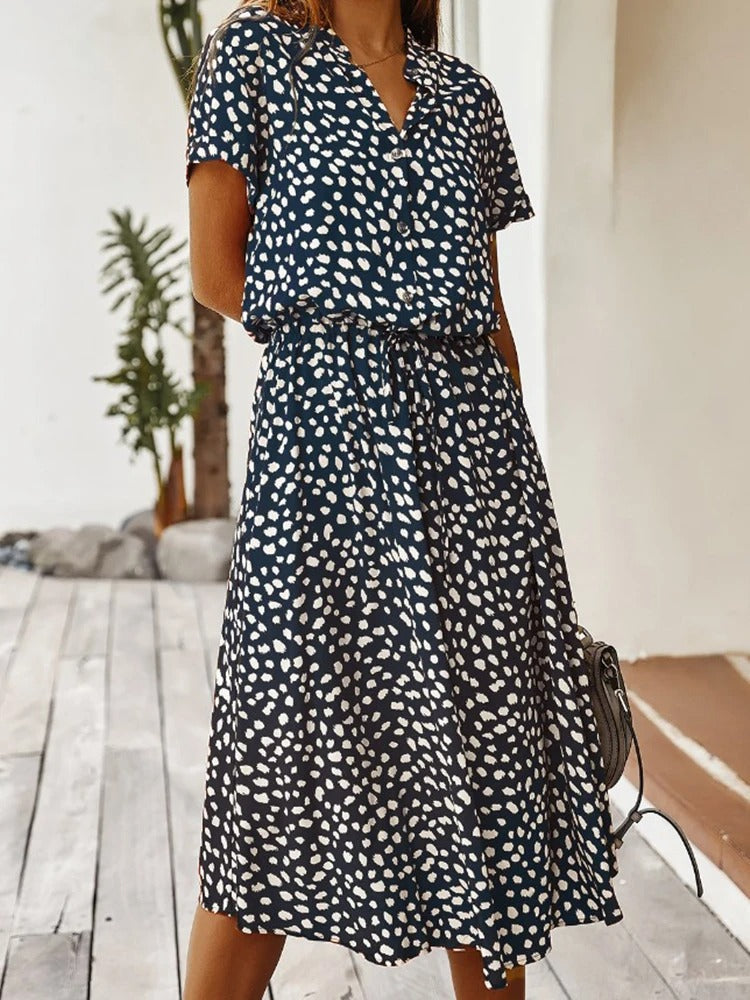 Women's short-sleeved dress with a round neckline and stitched hem