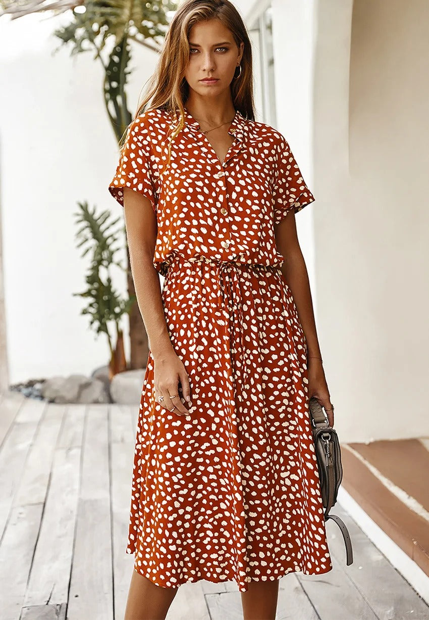 Women's short-sleeved dress with a round neckline and stitched hem