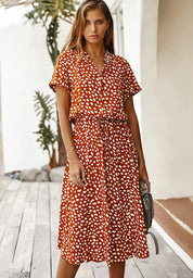 Women's short-sleeved dress with a round neckline and stitched hem