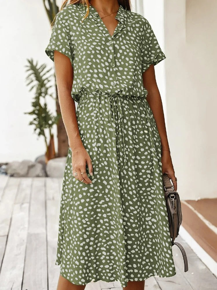 Women's short-sleeved dress with a round neckline and stitched hem