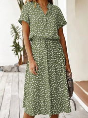 Women's short-sleeved dress with a round neckline and stitched hem