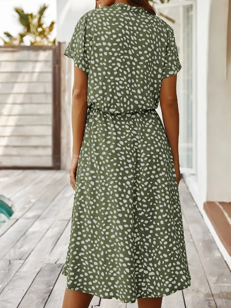 Women's short-sleeved dress with a round neckline and stitched hem