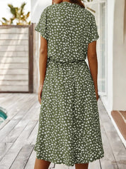 Women's short-sleeved dress with a round neckline and stitched hem