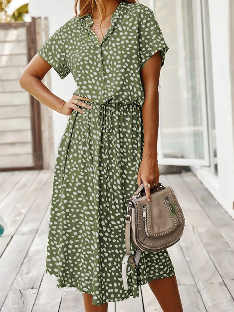 Women's short-sleeved dress with a round neckline and stitched hem
