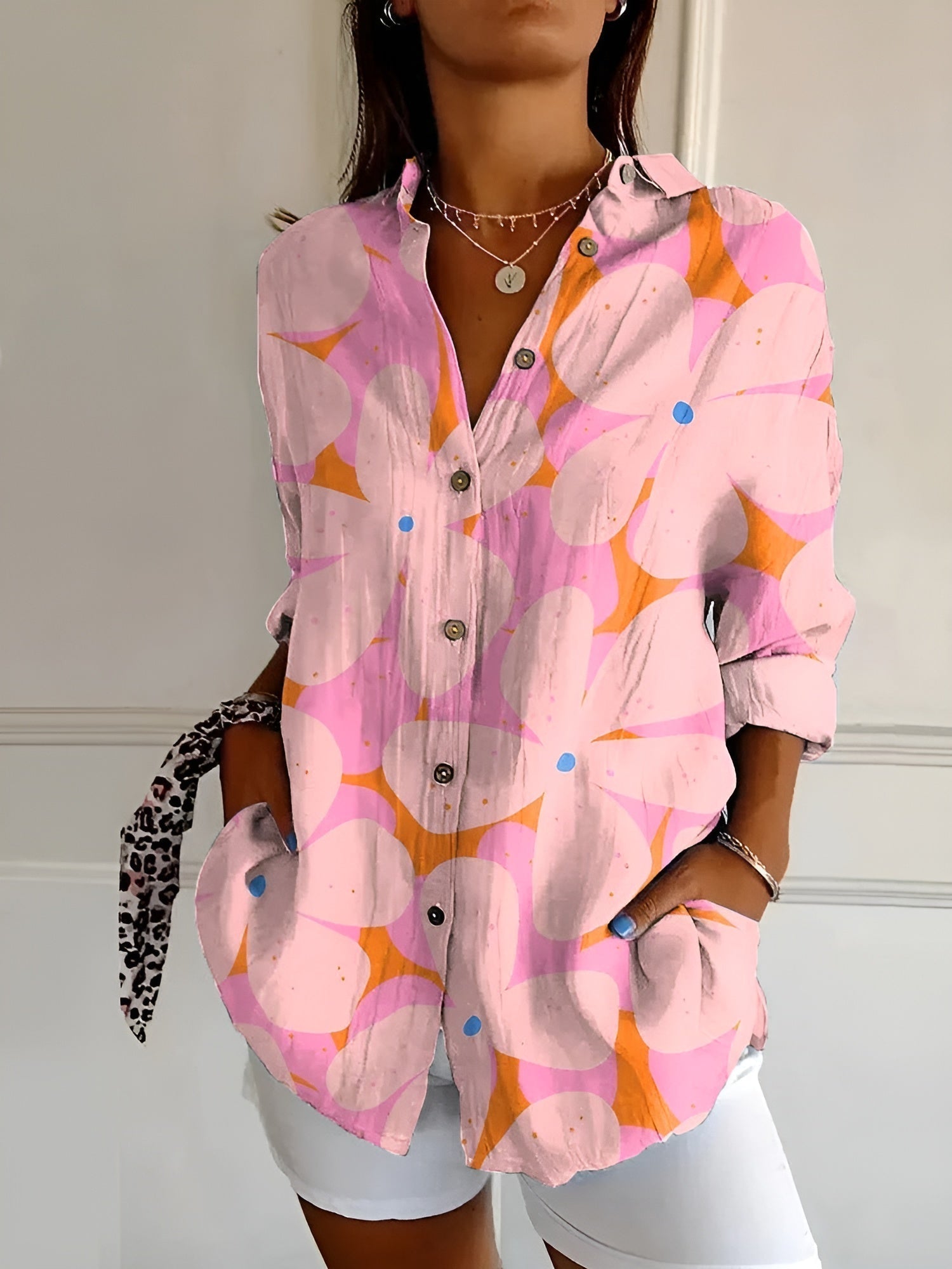 Long-sleeved women's blouse with floral pattern for spring and summer