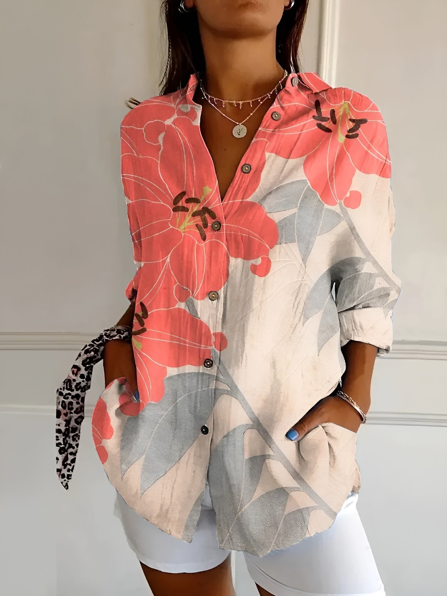 Long-sleeved women's blouse with floral pattern for spring and summer