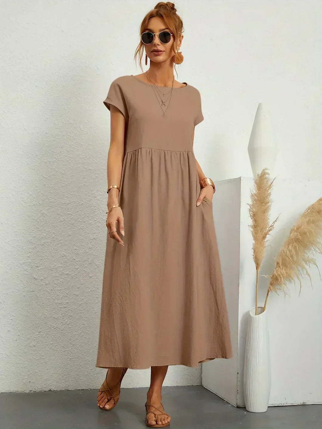 Women's Dress with Round Neck and Side Pockets