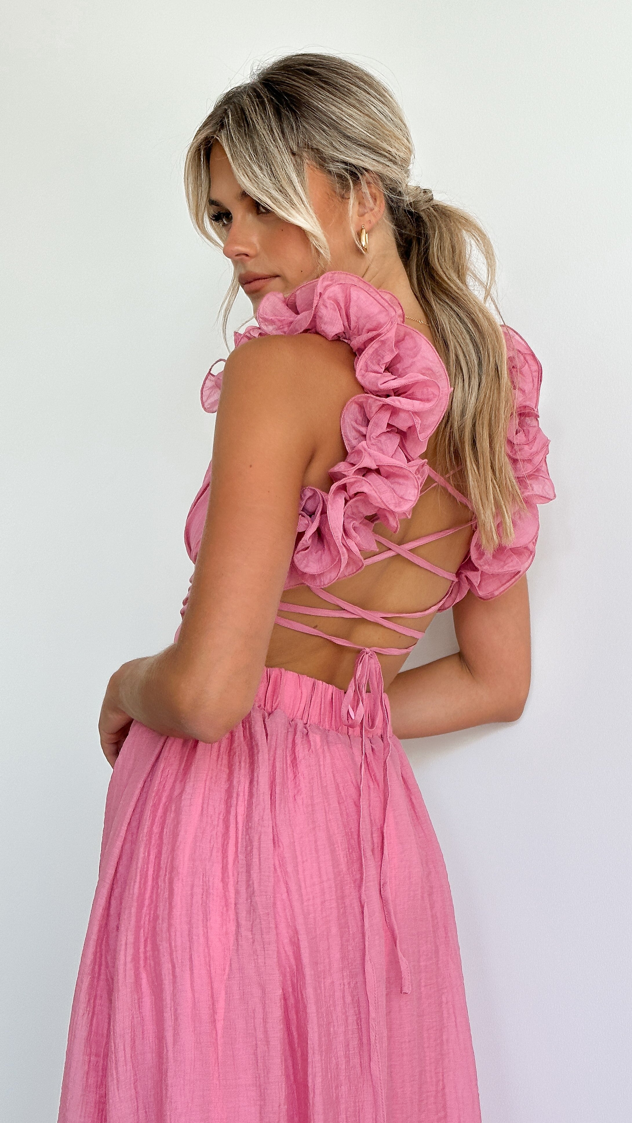 Backless summer dress for women with ruffled straps and tie belt at the back