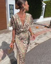 Women's midi dress with floral pattern and pleated waist