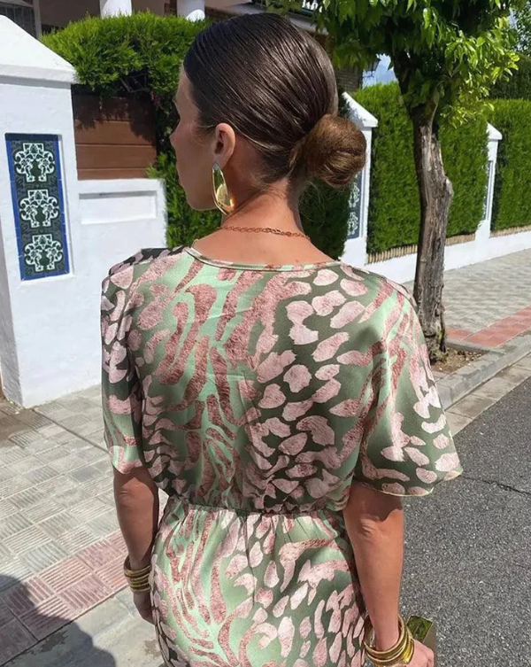 Women's midi dress with floral pattern and pleated waist
