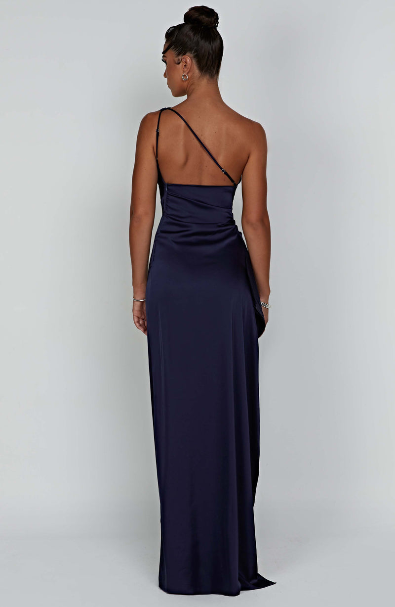 Satin maxi dress for women with one strap and high leg slit