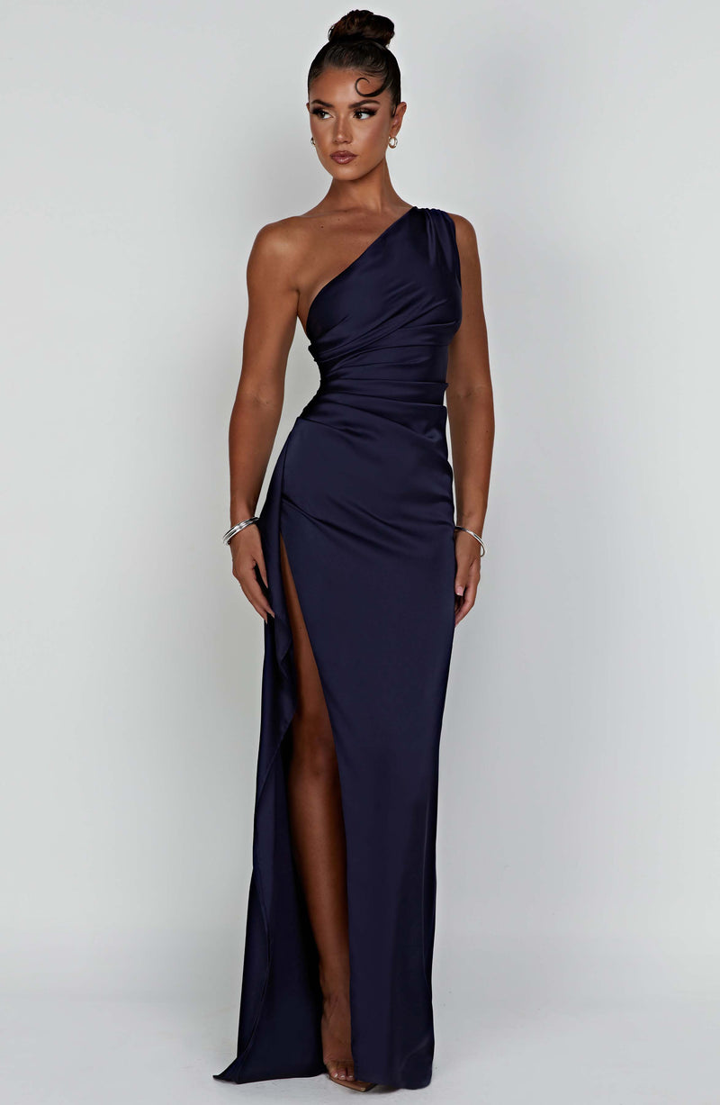 Satin maxi dress for women with one strap and high leg slit