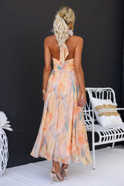 Maxi dress for women with floral pattern and halter neckline made of chiffon blend fabric