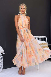 Maxi dress for women with floral pattern and halter neckline made of chiffon blend fabric